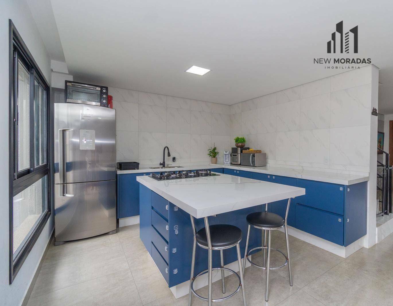Sobrado à venda com 3 quartos, 232m² - Foto 1