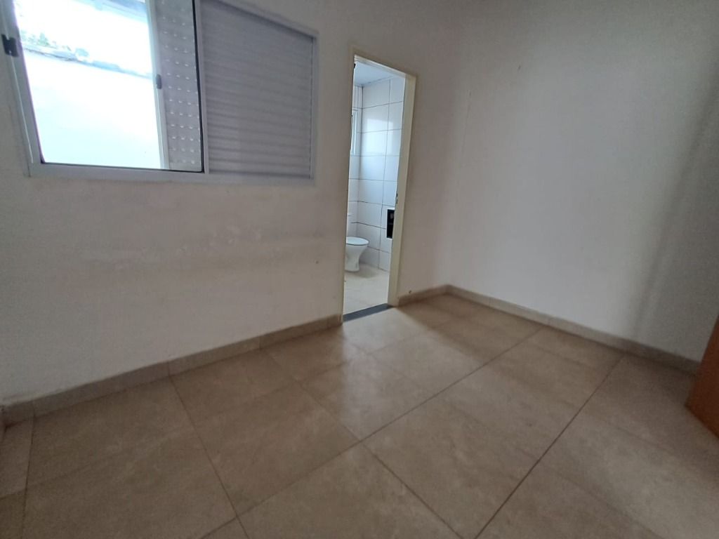 Casa para alugar com 2 quartos, 70m² - Foto 4