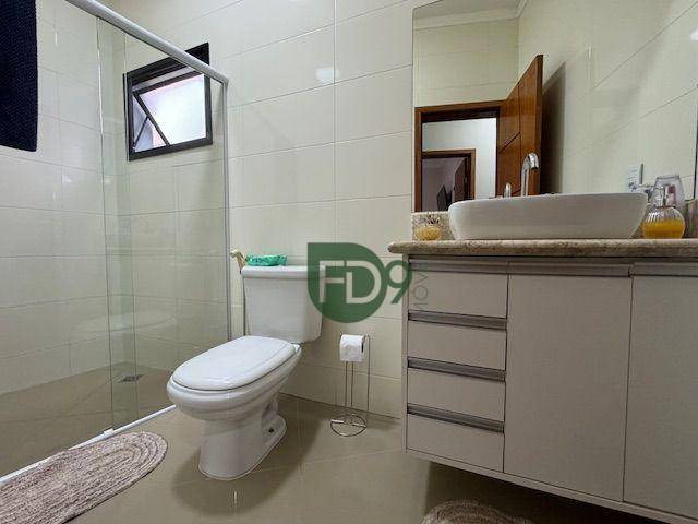 Casa de Condomínio à venda com 3 quartos, 250m² - Foto 15