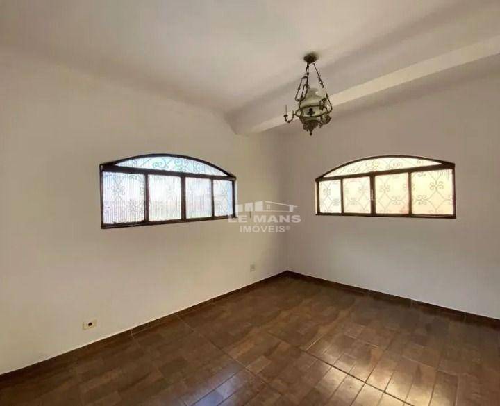 Casa para alugar com 4 quartos, 210m² - Foto 3