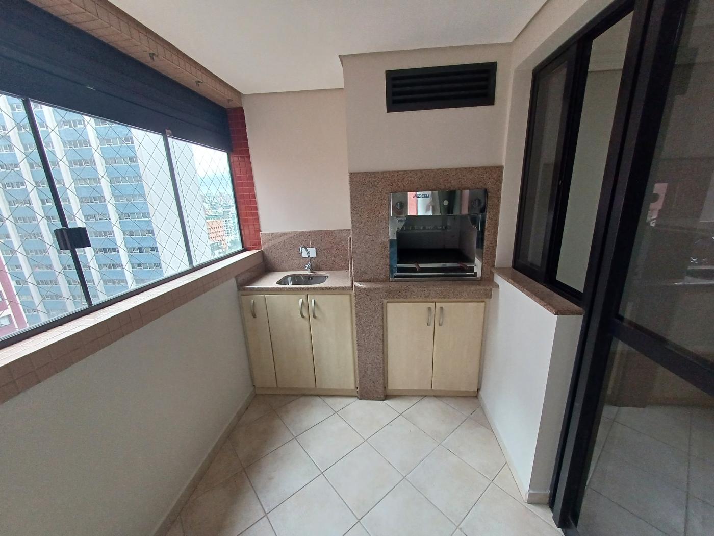 Apartamento para alugar com 3 quartos, 133m² - Foto 9