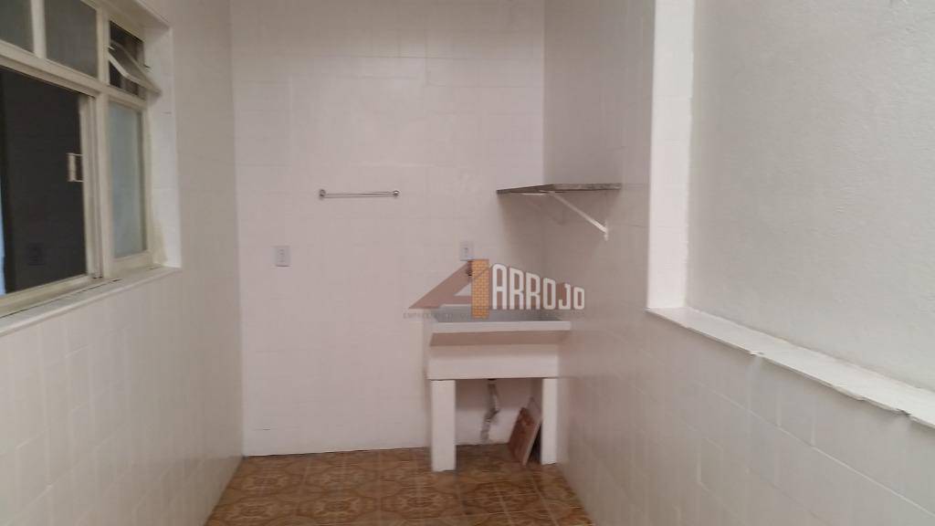 Casa para alugar com 2 quartos, 78m² - Foto 12