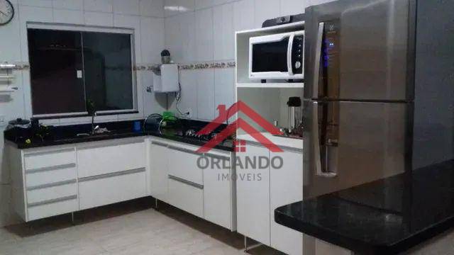 Casa à venda com 3 quartos, 180m² - Foto 1