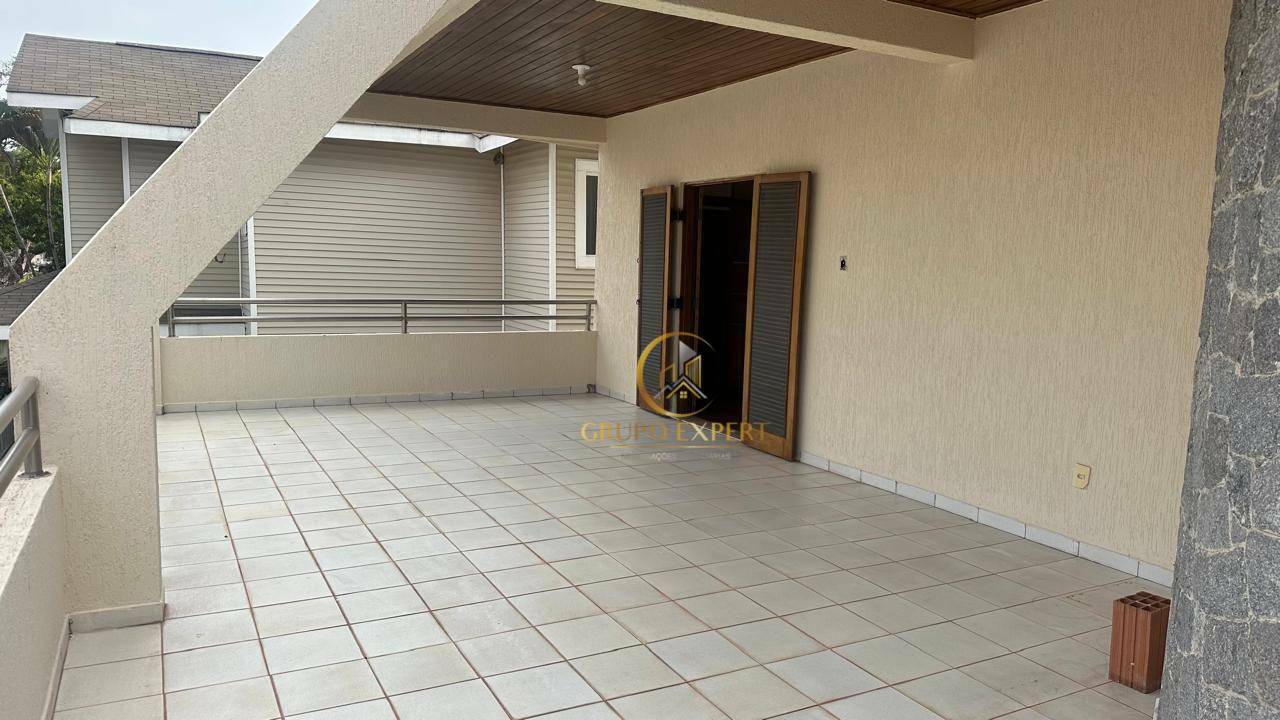 Sobrado à venda com 6 quartos, 240m² - Foto 2