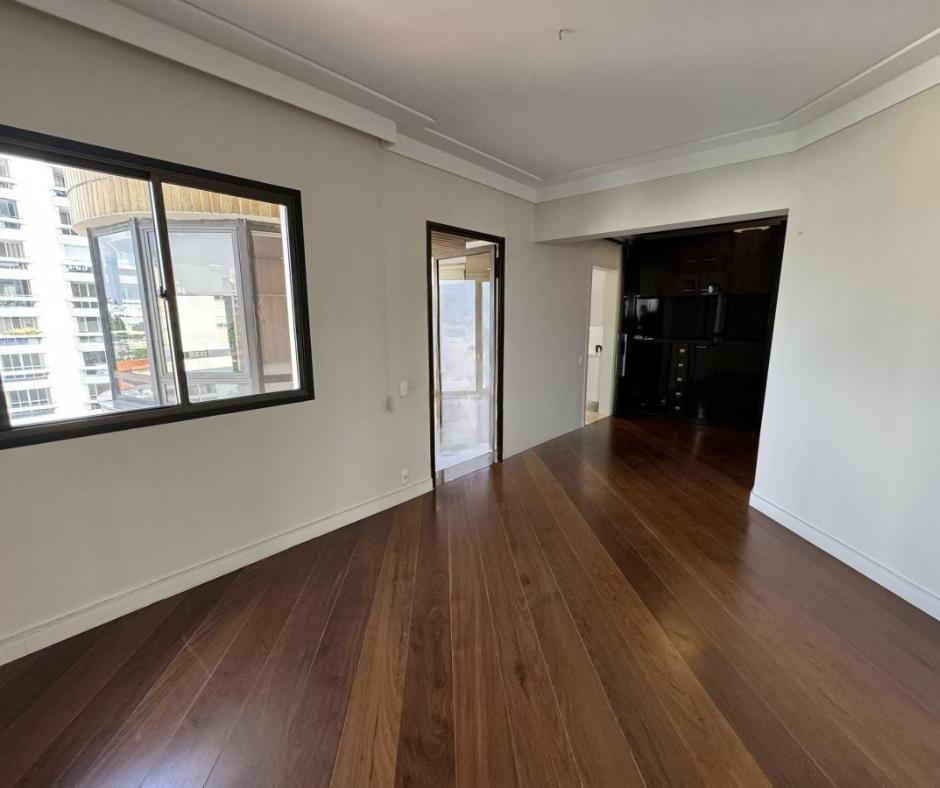 Apartamento à venda com 4 quartos, 226m² - Foto 4