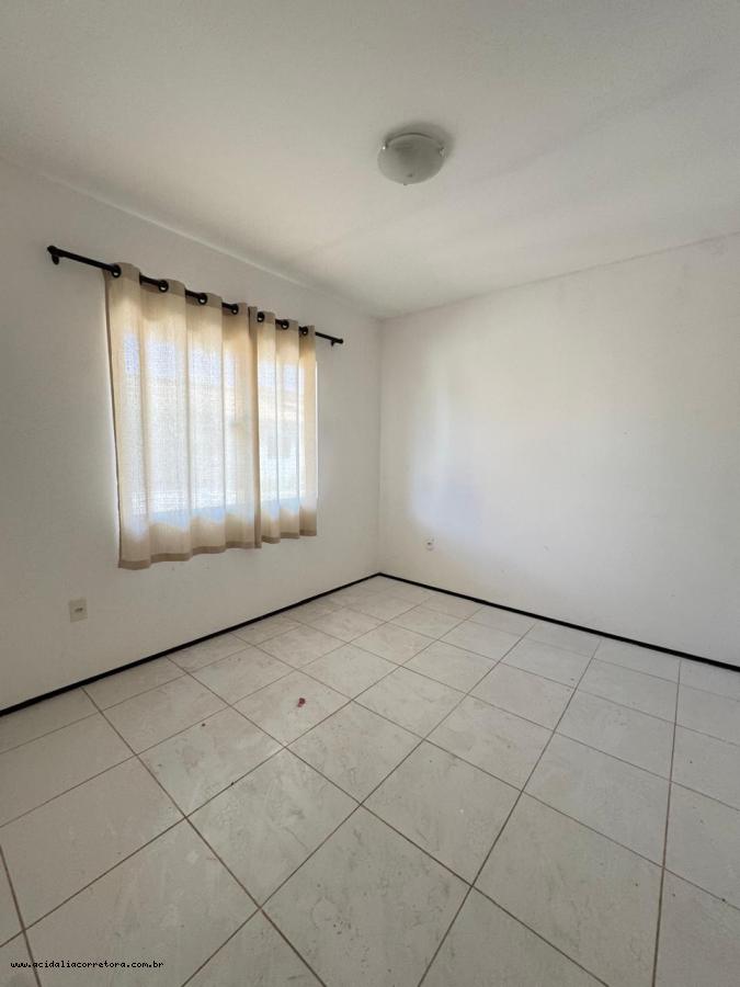 Casa de Condomínio à venda com 3 quartos, 105m² - Foto 2