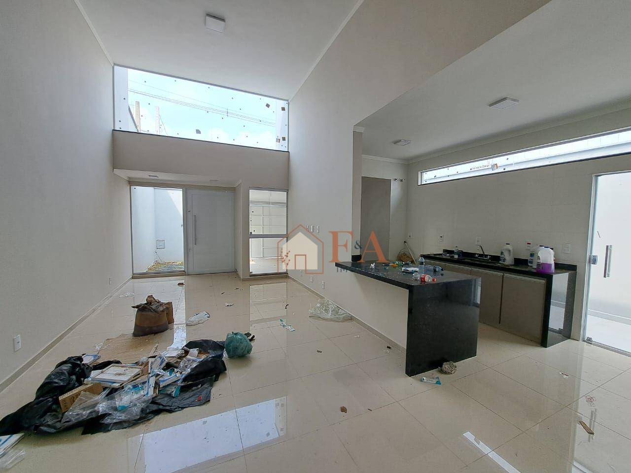 Casa à venda com 3 quartos, 200M2 - Foto 1