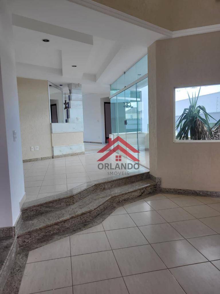 Sobrado à venda com 4 quartos, 272m² - Foto 1