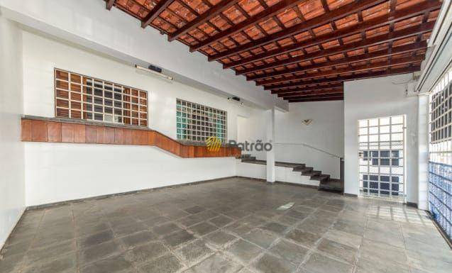 Casa à venda com 3 quartos, 197m² - Foto 1