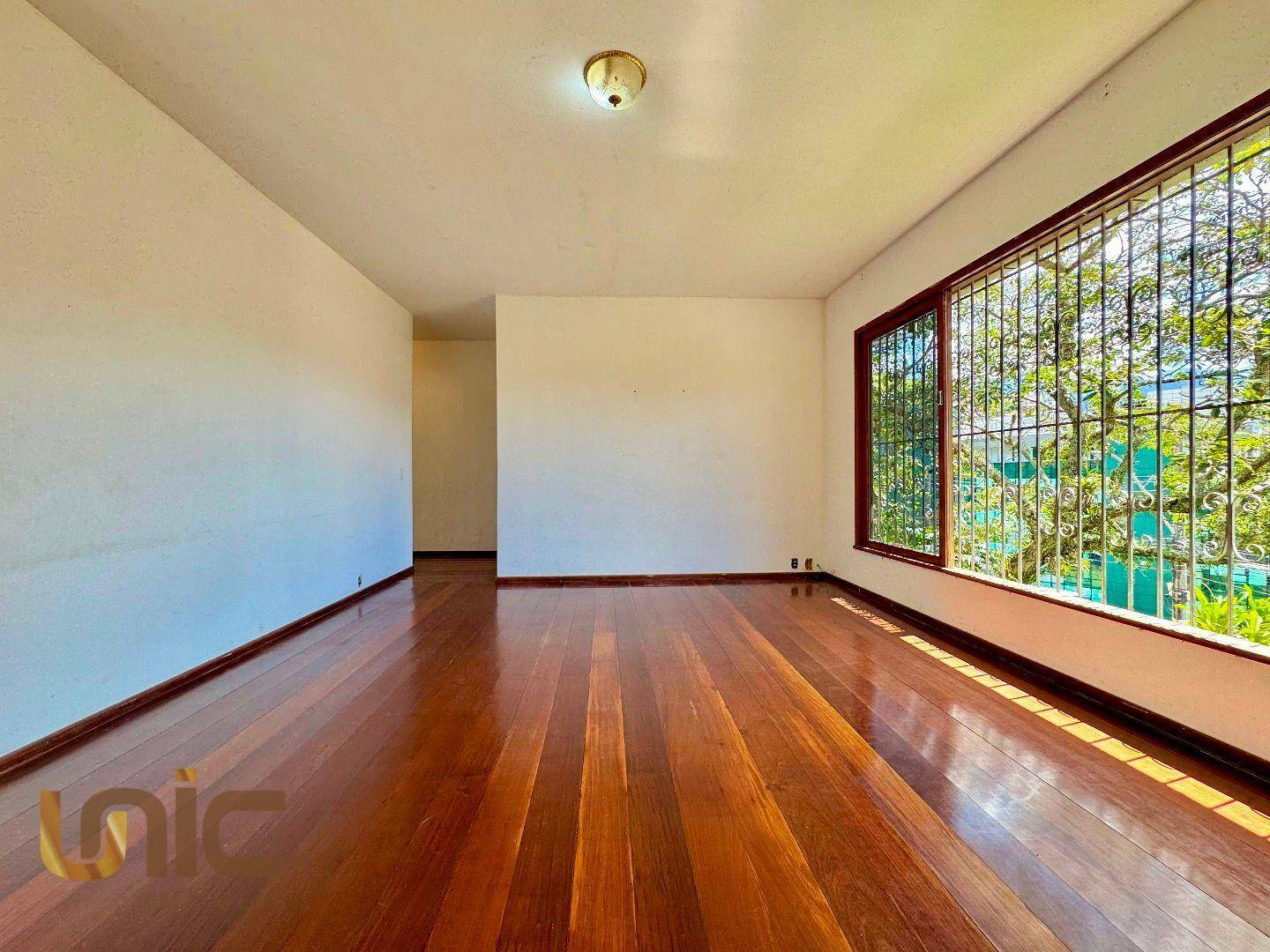 Casa à venda com 3 quartos, 100m² - Foto 5