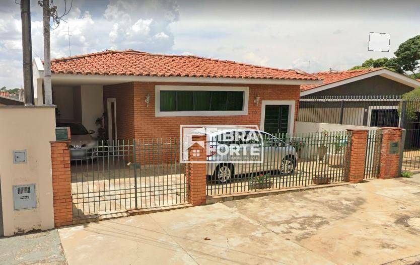 Casa para alugar com 2 quartos, 150m² - Foto 1