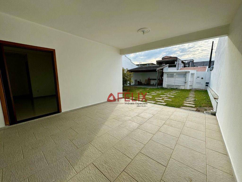 Casa à venda com 3 quartos, 229m² - Foto 2