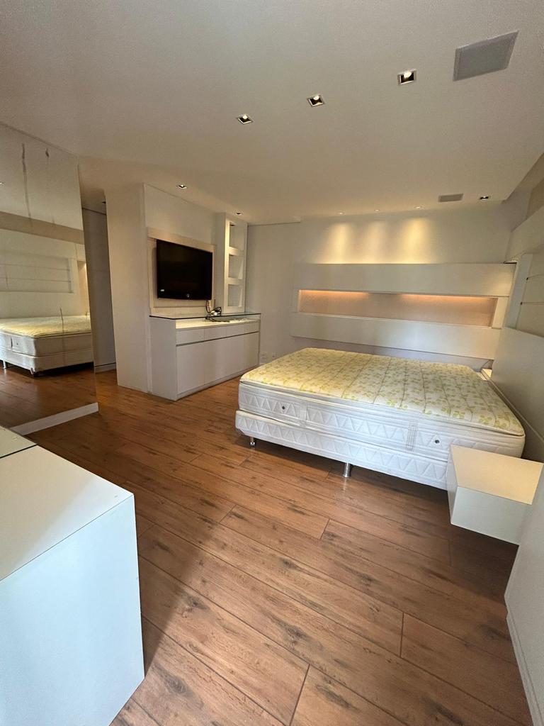 Apartamento à venda com 4 quartos, 198m² - Foto 15