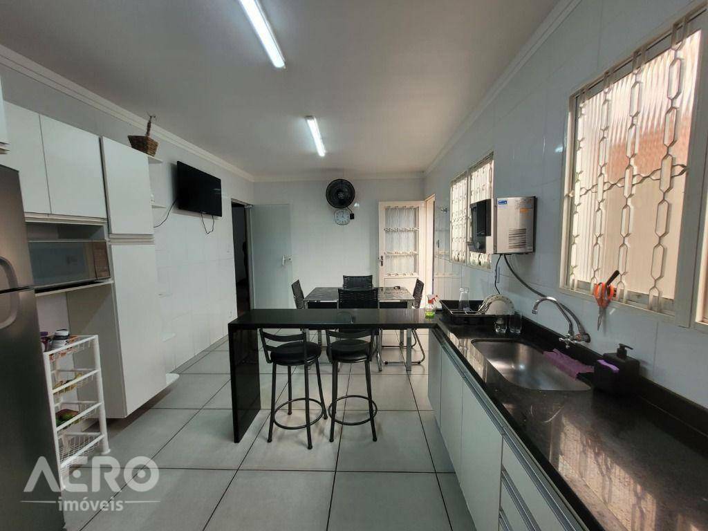 Casa à venda com 2 quartos, 126m² - Foto 8