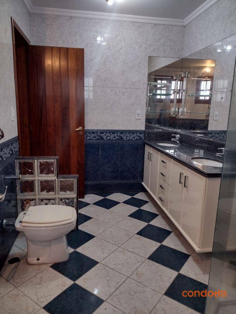 Casa para alugar com 3 quartos, 200m² - Foto 37