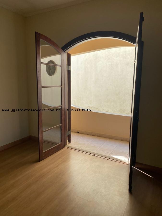 Casa à venda com 6 quartos, 300m² - Foto 18