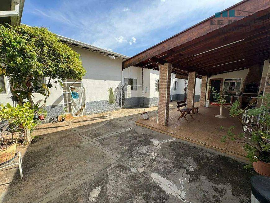 Casa à venda com 5 quartos, 238m² - Foto 1