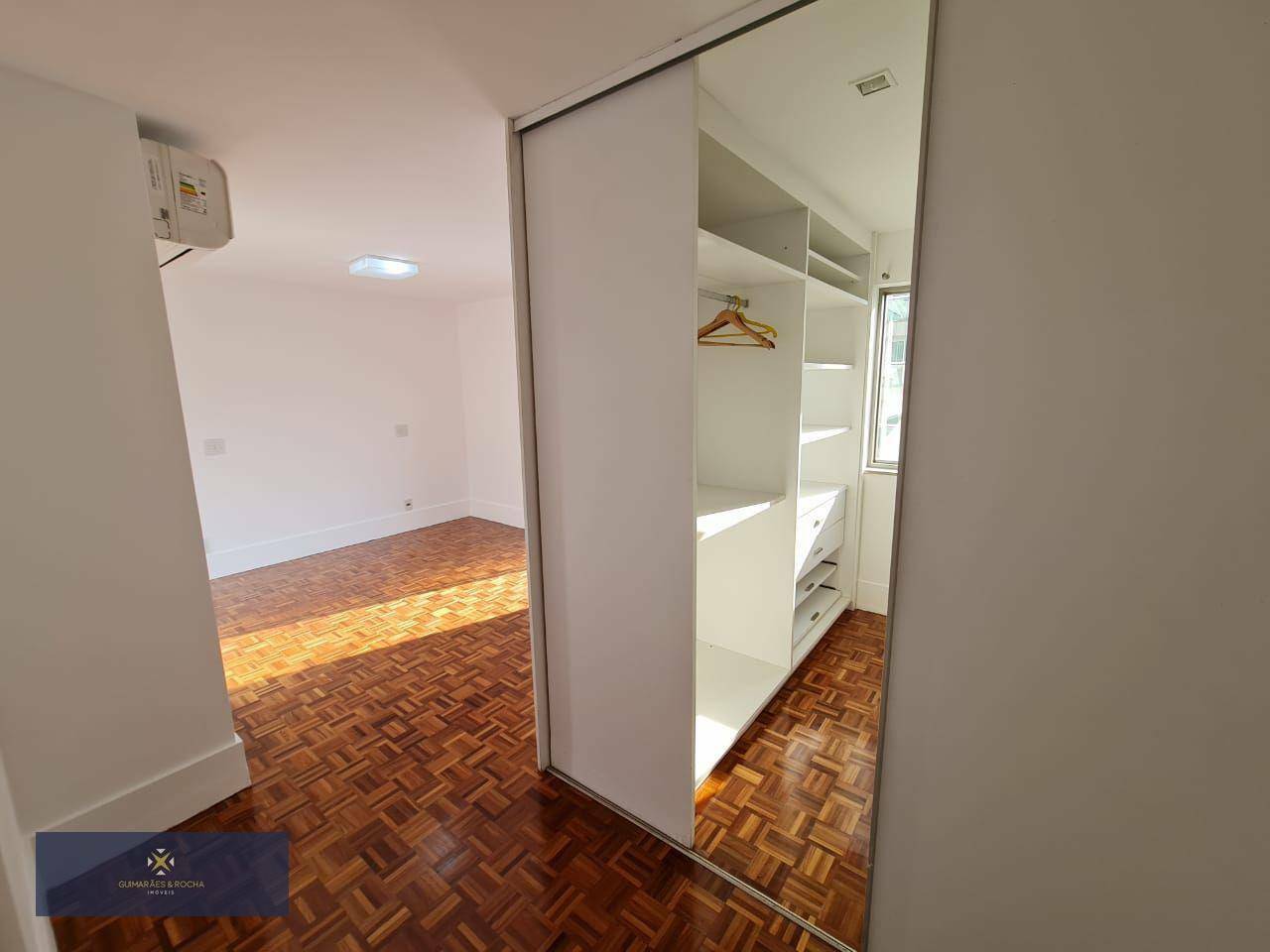 Apartamento à venda com 4 quartos, 229m² - Foto 2