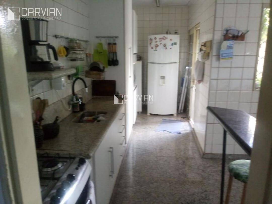 Casa à venda com 4 quartos, 200m² - Foto 4