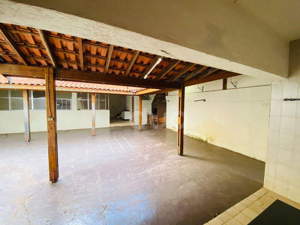 Casa à venda com 3 quartos, 327m² - Foto 18