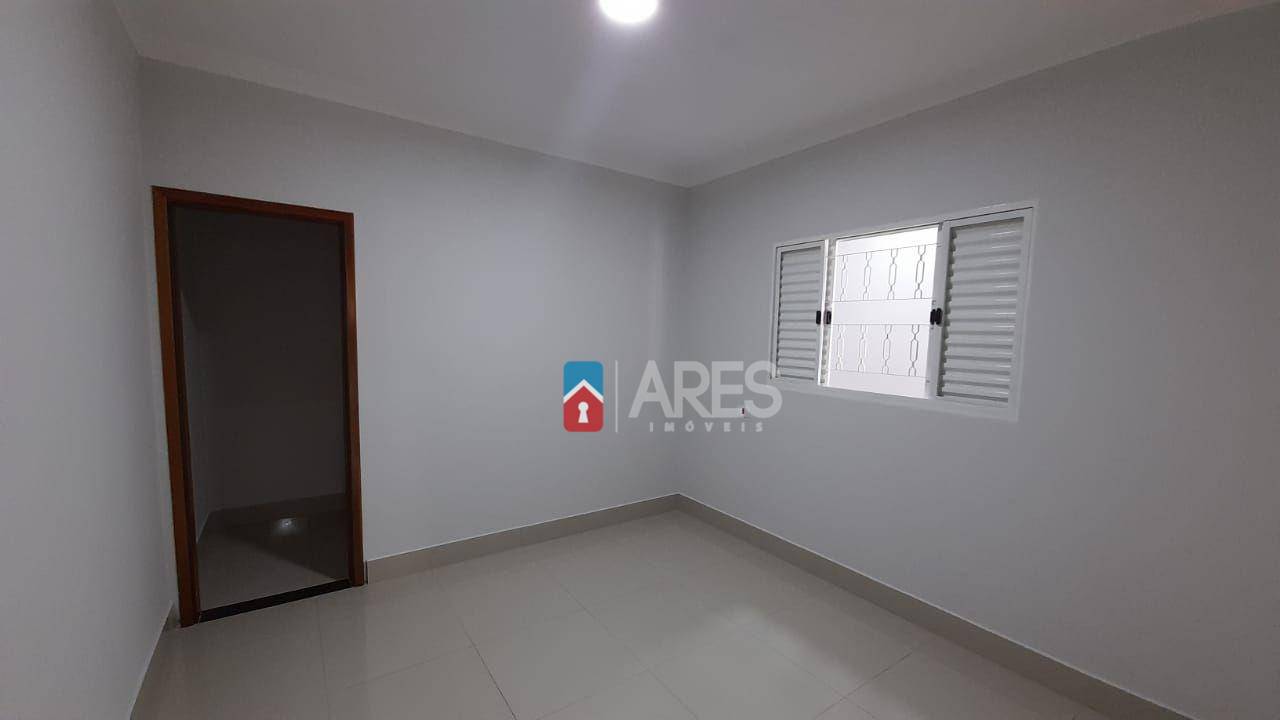 Casa à venda com 2 quartos, 100m² - Foto 3