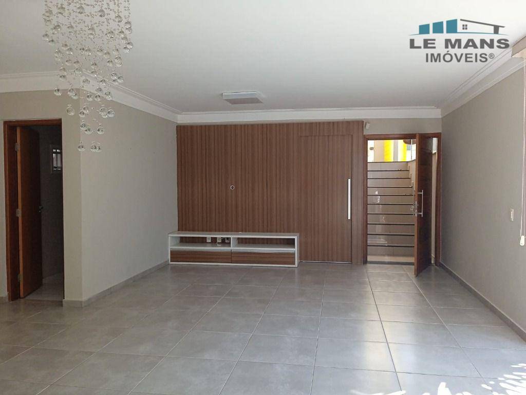 Casa à venda com 3 quartos, 211m² - Foto 17