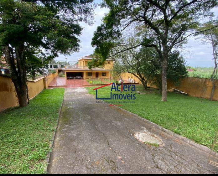 Casa de Condomínio para alugar com 5 quartos, 400m² - Foto 3