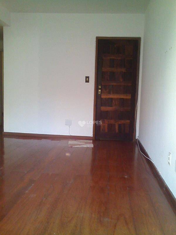 Apartamento à venda com 2 quartos, 72m² - Foto 2