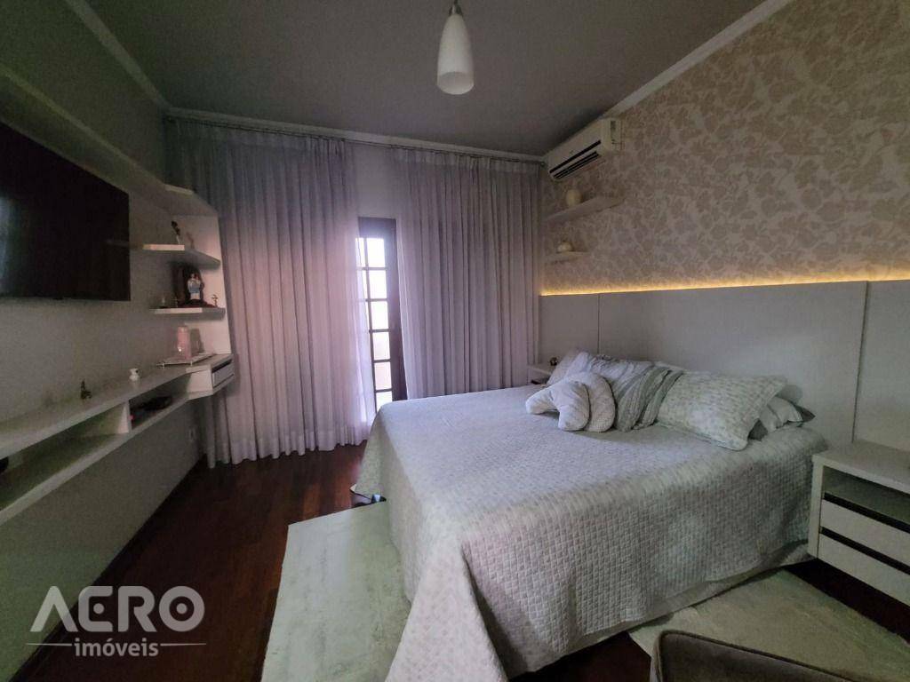 Casa à venda com 4 quartos, 363m² - Foto 7