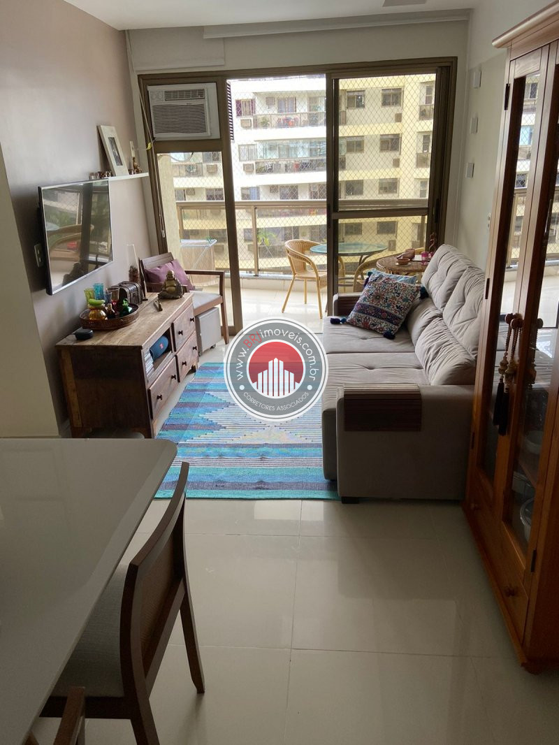 Apartamento à venda com 2 quartos, 75m² - Foto 1