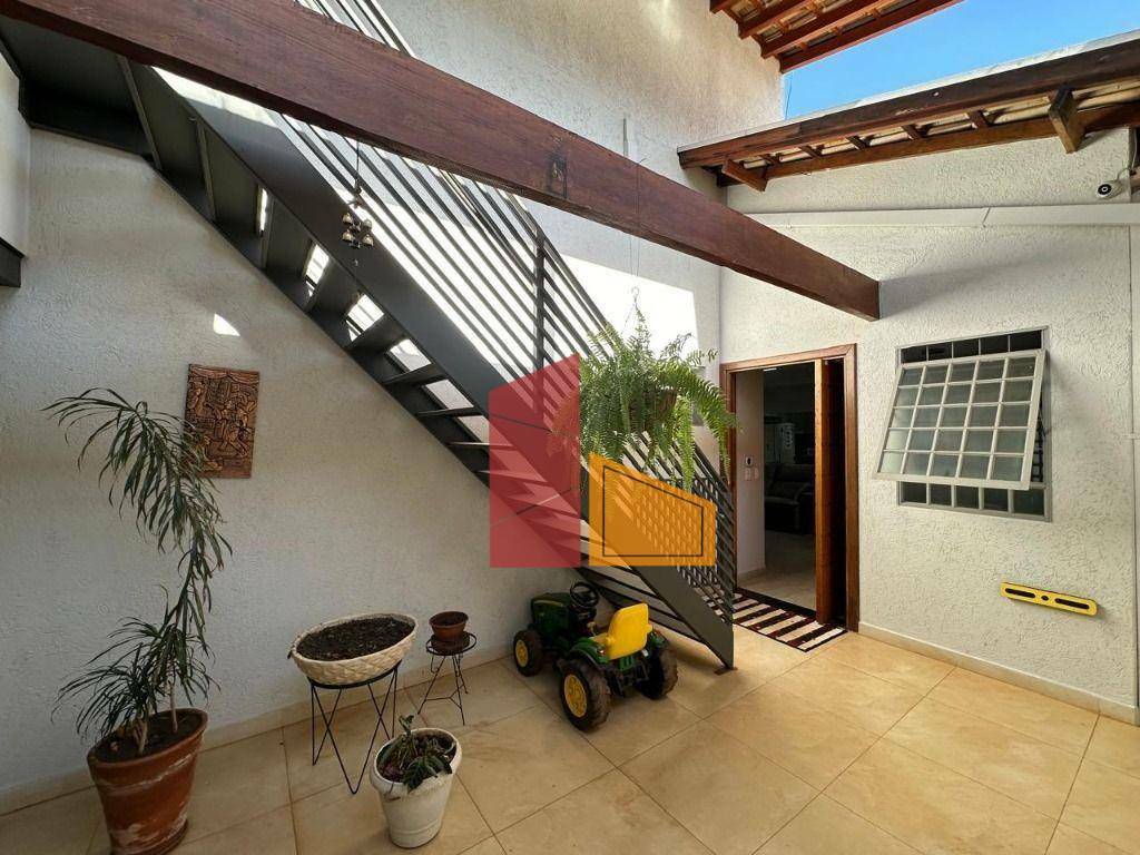 Casa à venda com 4 quartos, 190m² - Foto 18