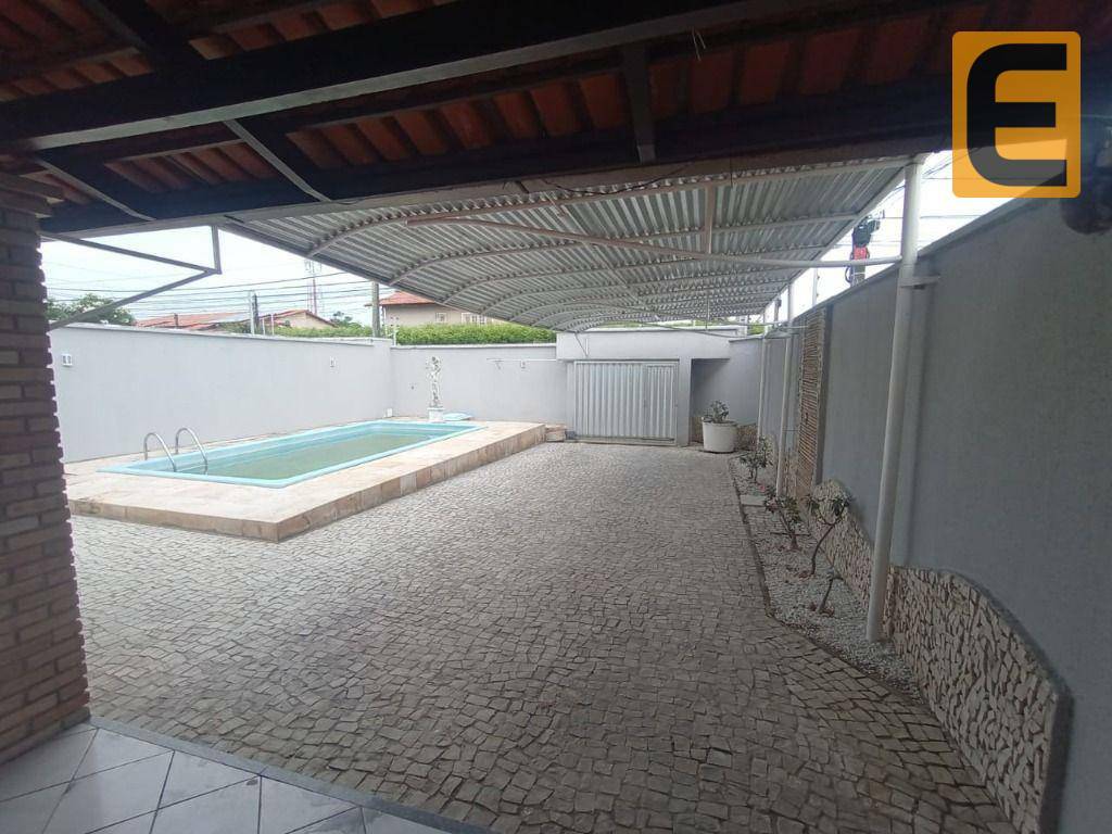 Casa para alugar com 3 quartos, 250m² - Foto 4