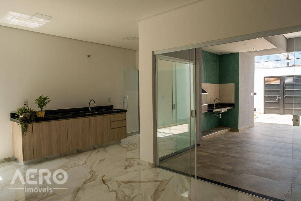 Casa à venda com 3 quartos, 122m² - Foto 1