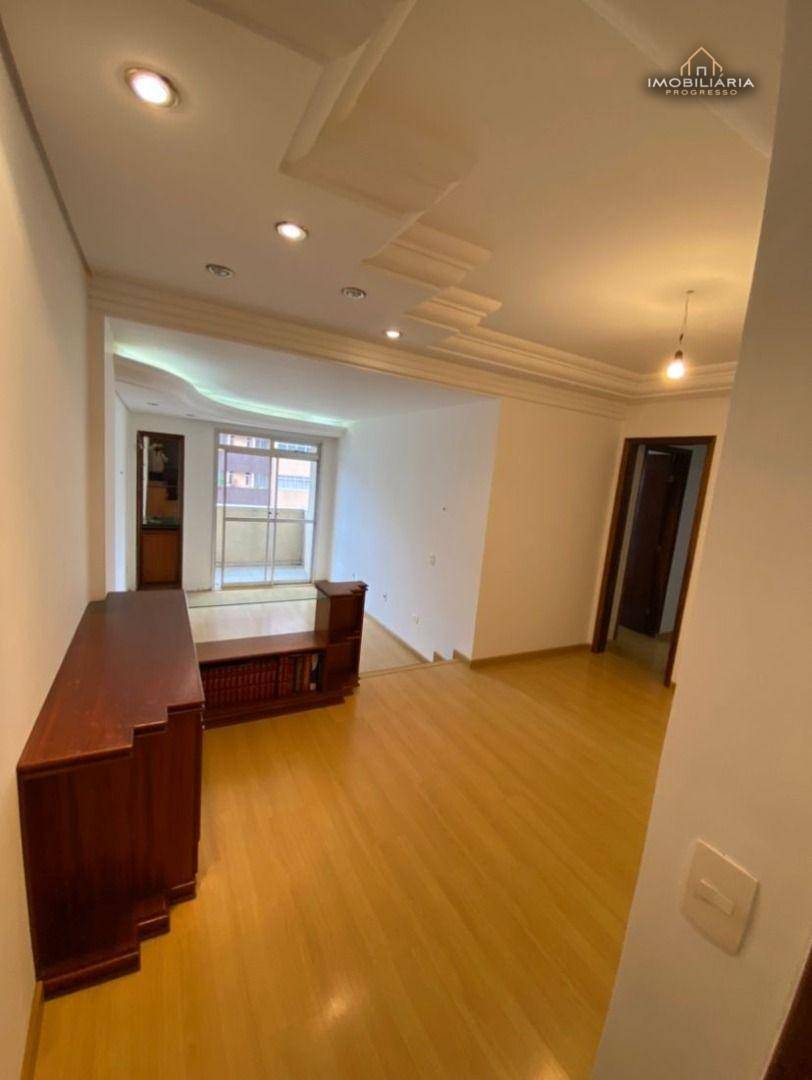 Apartamento à venda com 3 quartos, 90m² - Foto 2