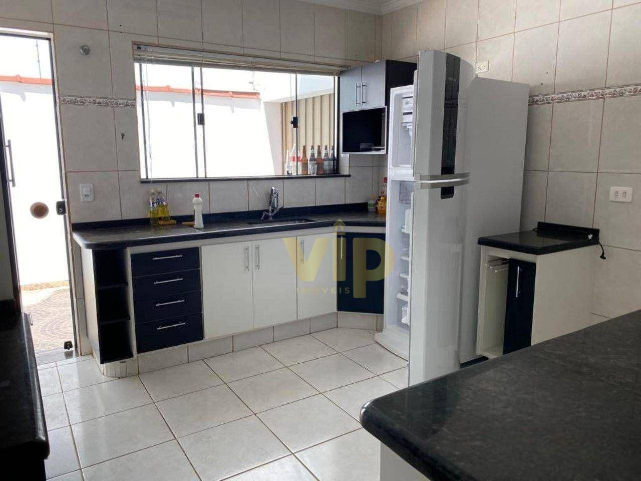 Casa à venda com 4 quartos, 280m² - Foto 4