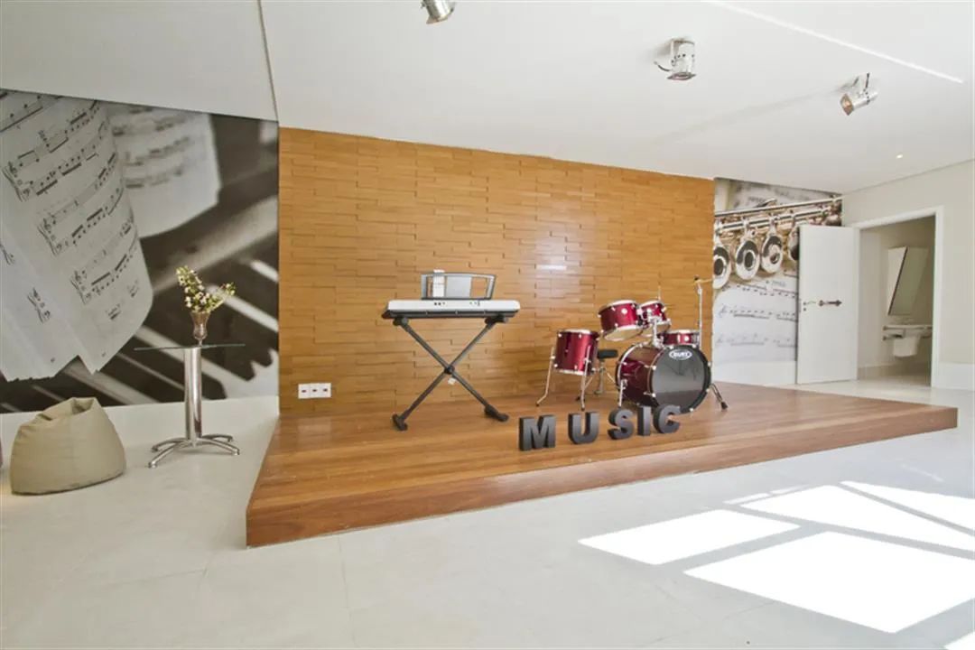 Apartamento à venda com 3 quartos, 156m² - Foto 2