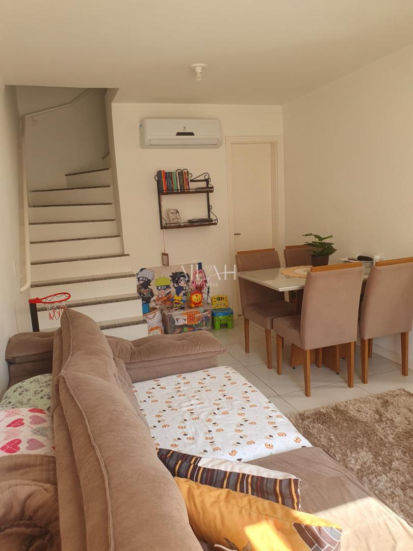 Casa à venda com 2 quartos, 74m² - Foto 1