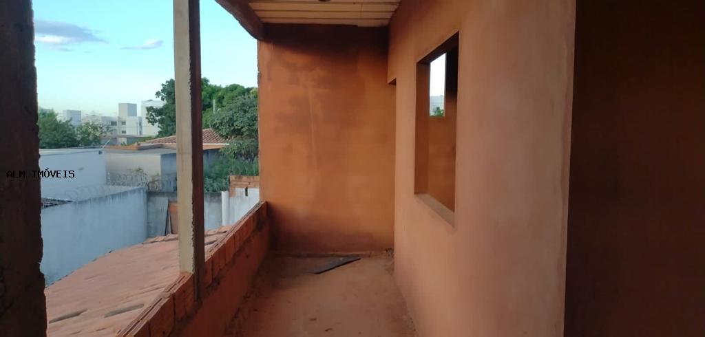 Casa à venda com 3 quartos, 200m² - Foto 3