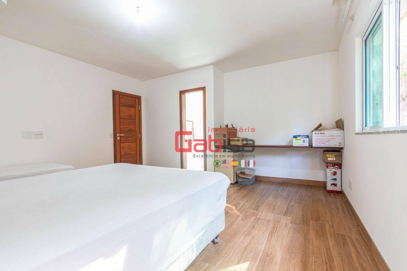 Casa à venda com 6 quartos, 400m² - Foto 4