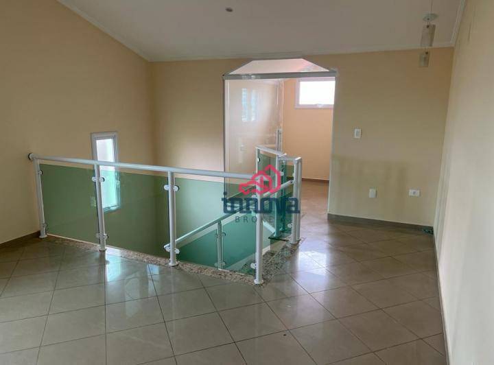 Sobrado à venda com 4 quartos, 240m² - Foto 1