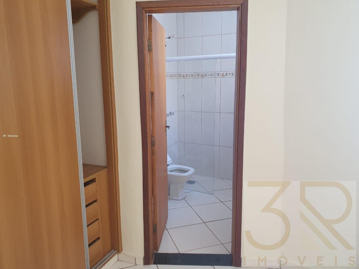 Casa à venda com 3 quartos, 149m² - Foto 3