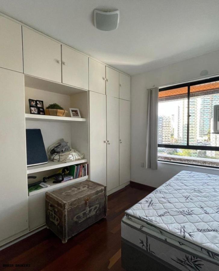 Apartamento à venda com 4 quartos, 260m² - Foto 2