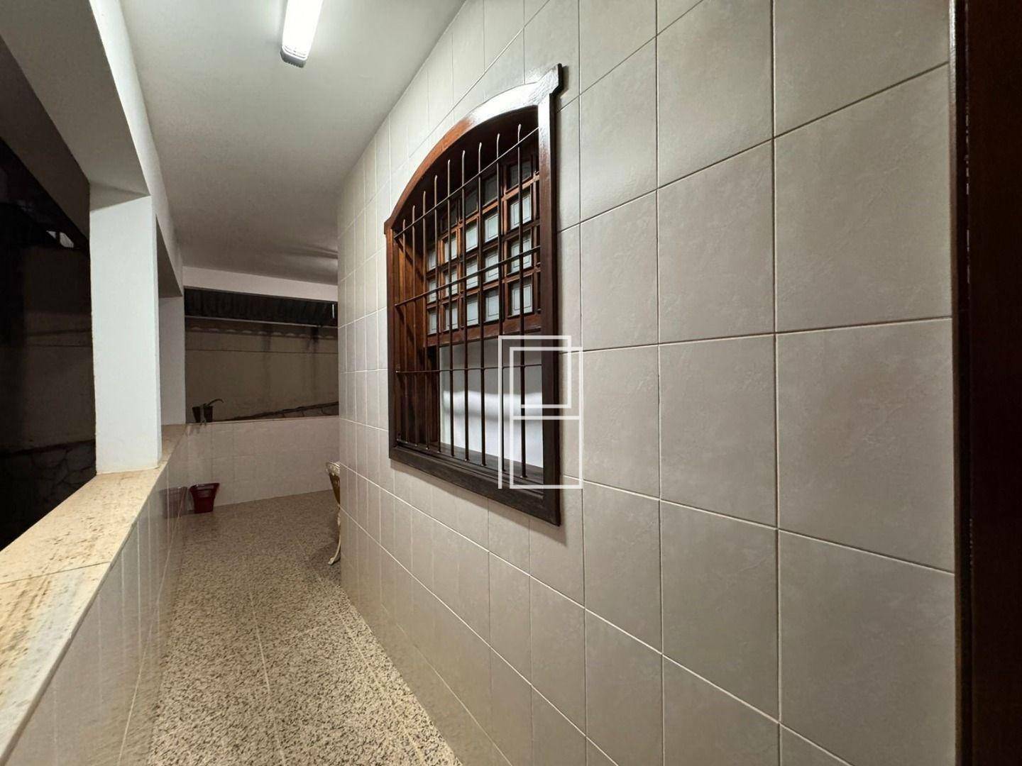 Casa à venda com 3 quartos, 300m² - Foto 11