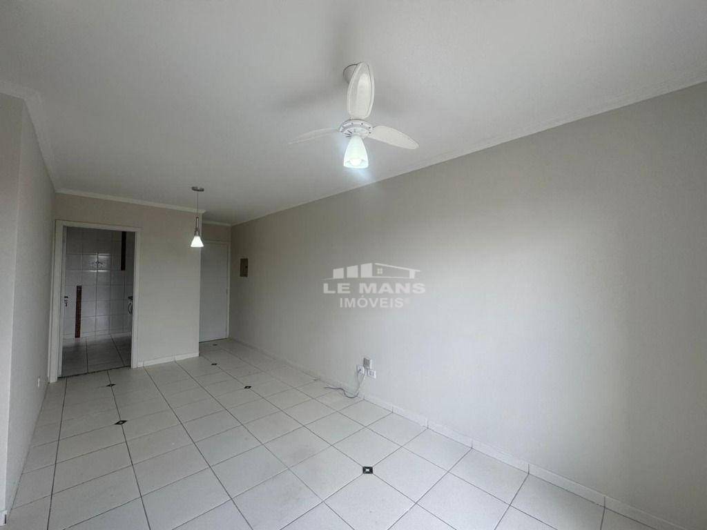 Apartamento à venda com 3 quartos, 69m² - Foto 2