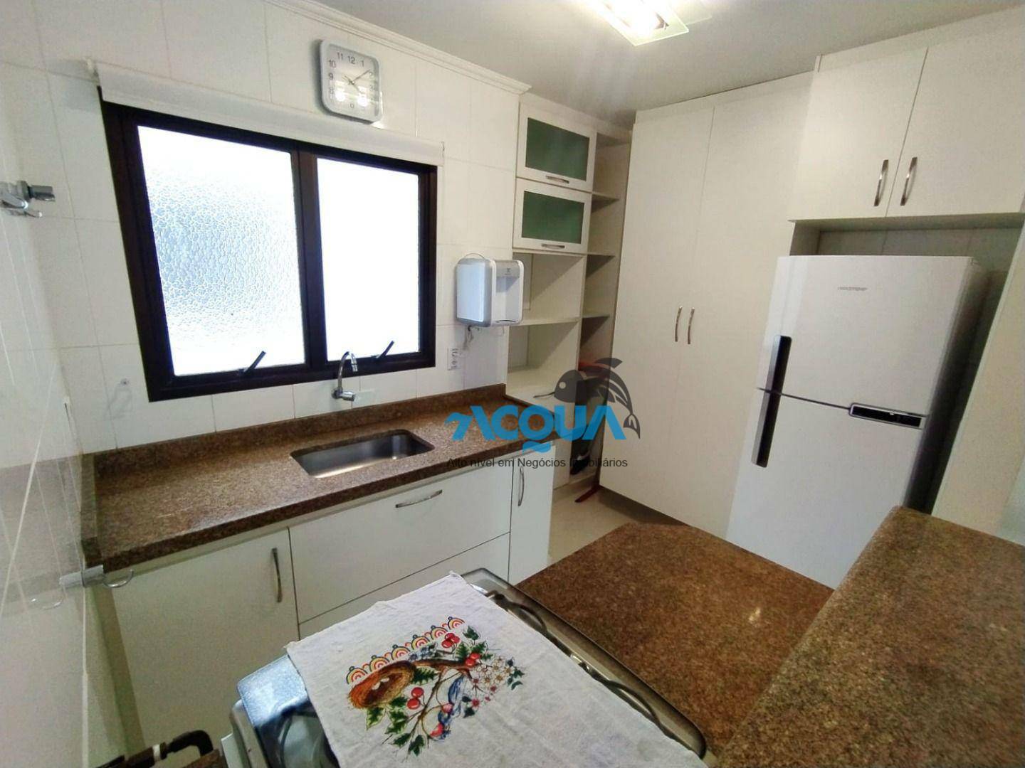 Apartamento à venda com 3 quartos, 145m² - Foto 2