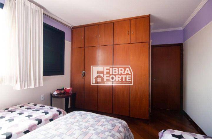 Apartamento à venda com 3 quartos, 256m² - Foto 35