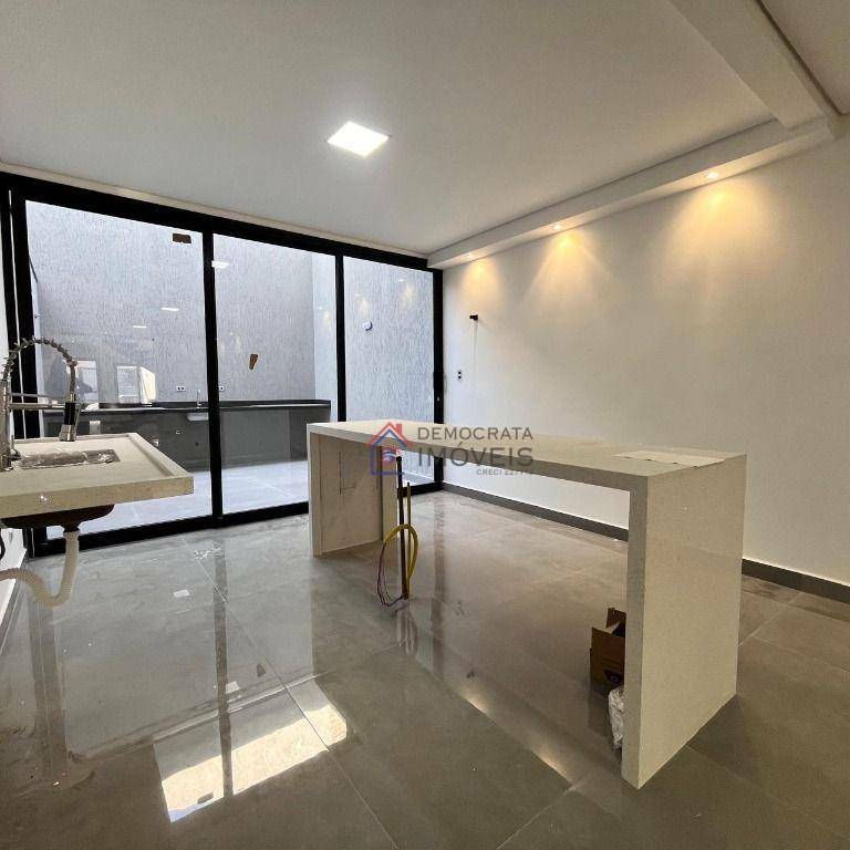 Sobrado à venda com 3 quartos, 146m² - Foto 1