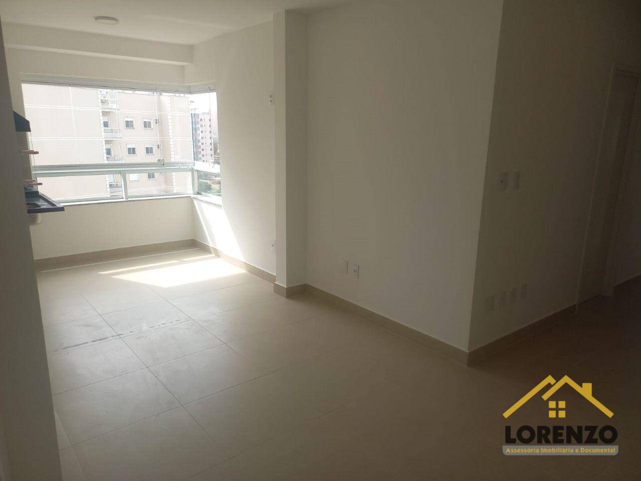 Apartamento à venda com 3 quartos, 96m² - Foto 2