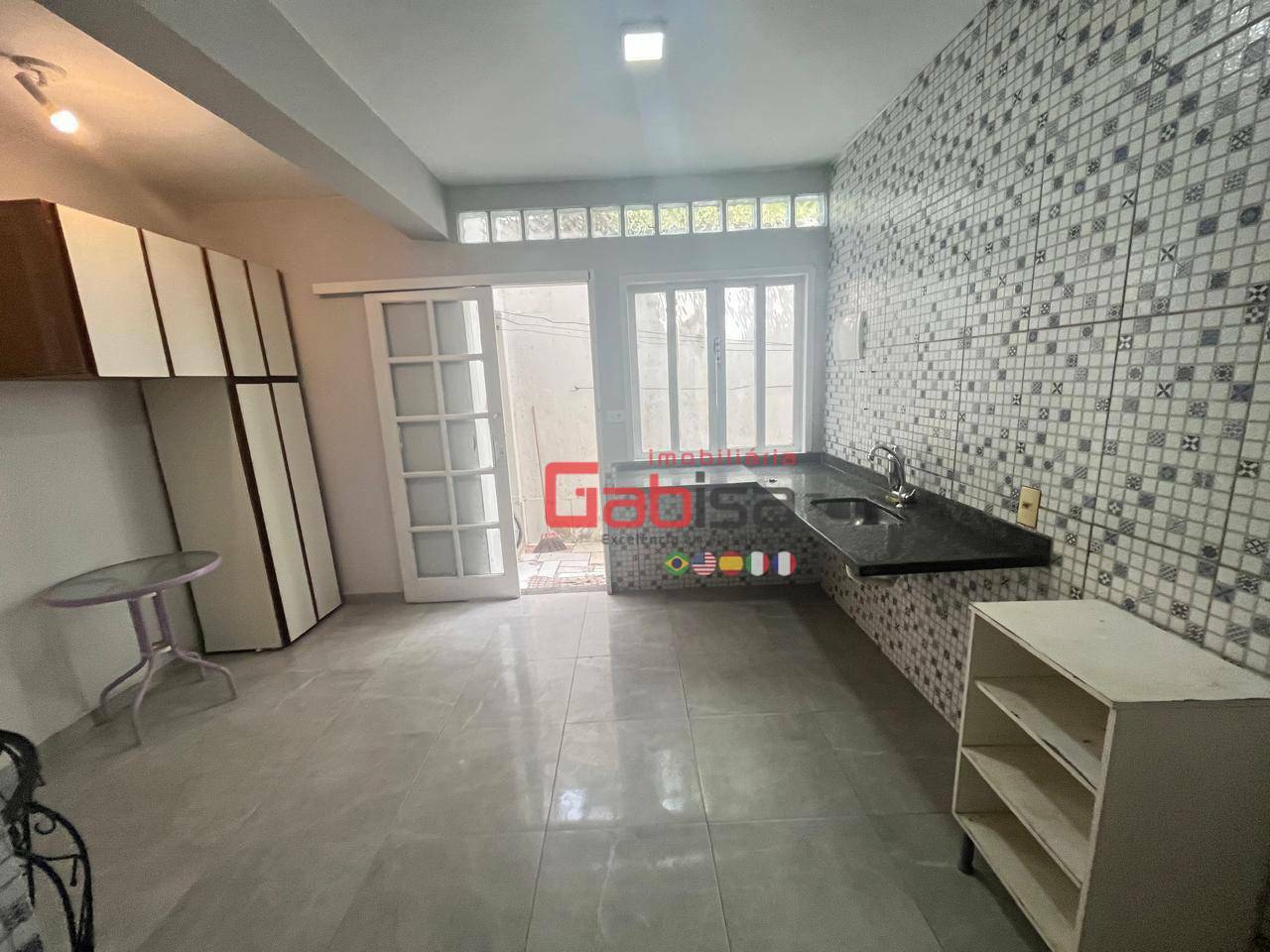 Casa à venda com 5 quartos, 151m² - Foto 3