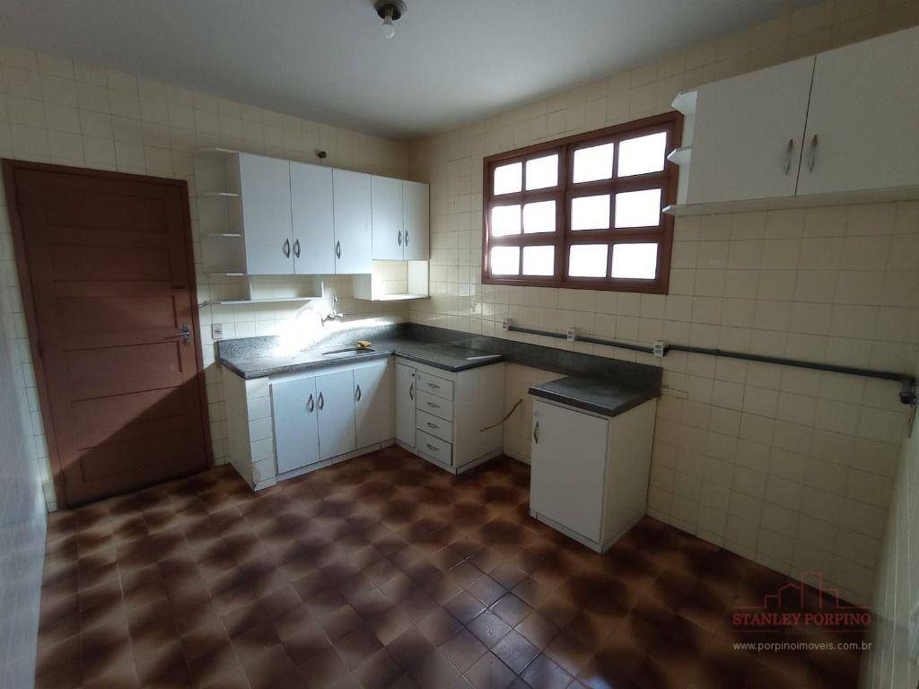 Casa para alugar com 3 quartos, 200m² - Foto 12